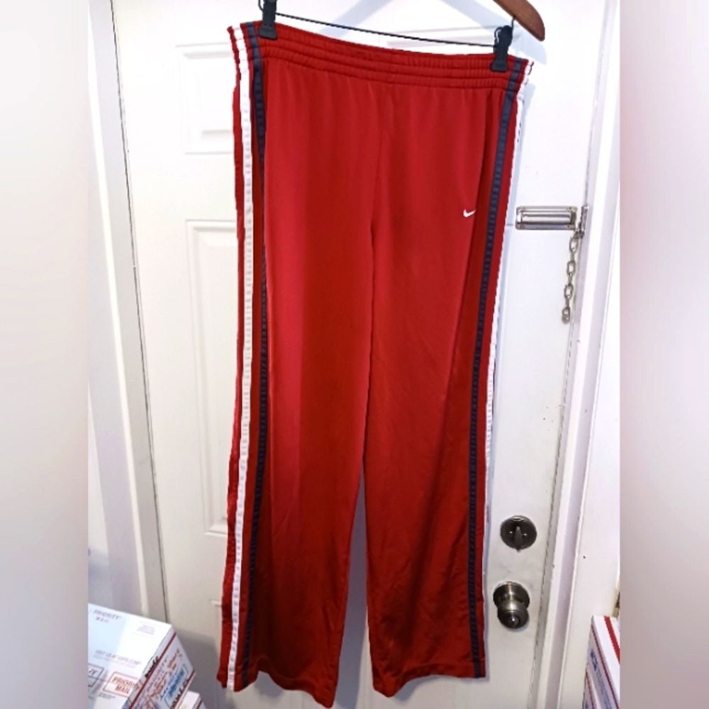 🏃‍♂️🏃‍♀️NIKE THERMA-FIT TRAINING PANTS 🌉SMALL RED WITH STRIPES.🏀⚽️⚾️🎁
